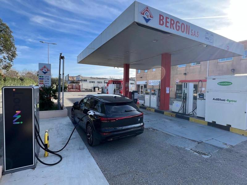 Bornes électrique à la station de Griamaud